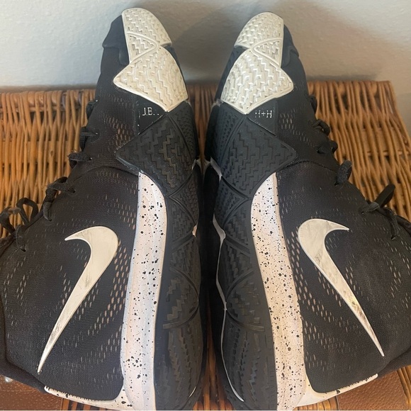 Nike Kyrie 4 Oreo Sneakers Shoes Black White Mens Size 8 Basketball AV2296-001 - Picture 5 of 11